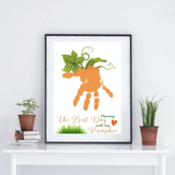 Are you looking for a fun Thanksgiving art project to work on with the kids this year?  This easy pumpkin handprint craft is such an adorable keepsake! Kids will love making these pumpkin handprints!