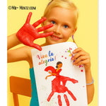 Plantilla imprimible española con diseño de huella roja transformada en una bailarina flamenca con abanico, decorada con guirnaldas y fuegos artificiales.